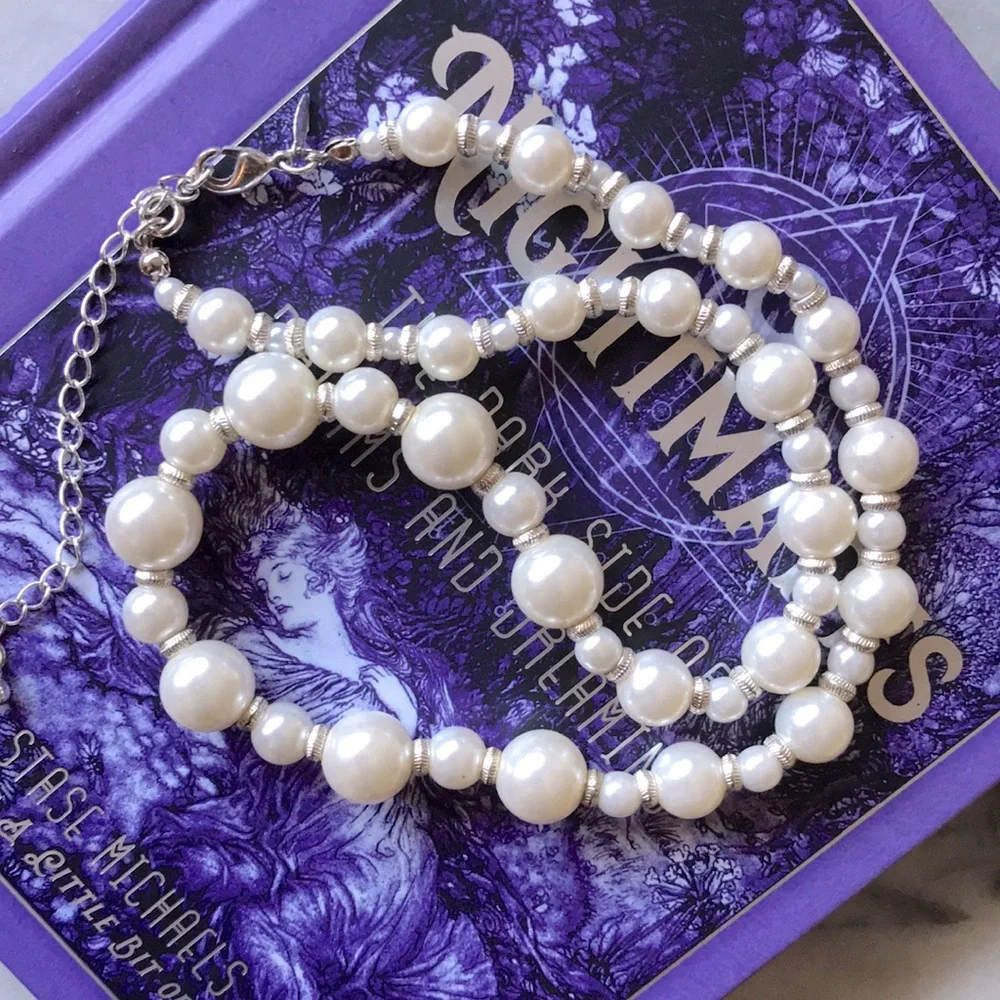 Faux pearl necklace - Picture 1 of 5